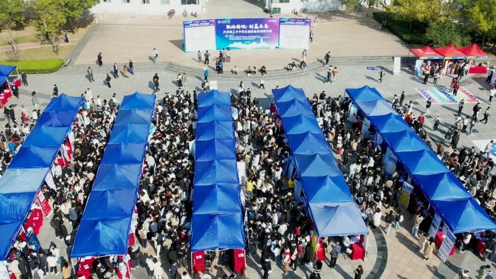 米兰举办第五届“职场扬帆·创赢未来”就业“双创”服务周大型校企供需对接服务展示活动