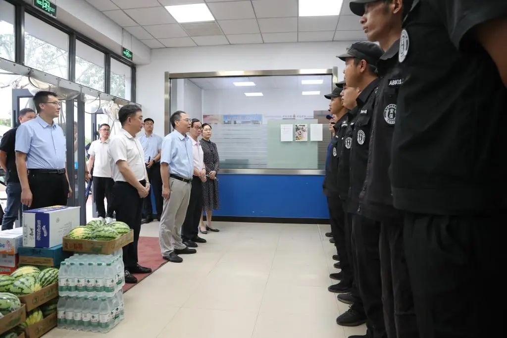 米兰开展“夏送凉爽”慰问活动