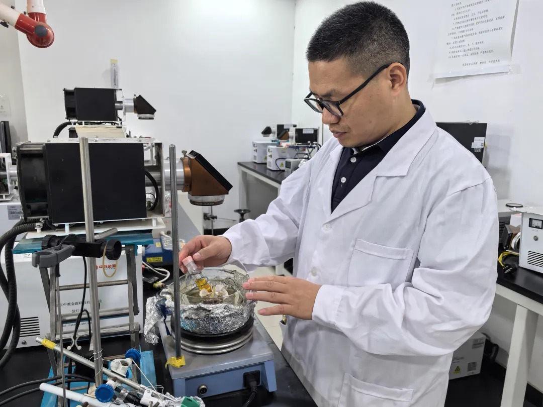 天津市优秀教师、新能源材料与低碳技术研究院钟地长：躬耕教坛育桃李 立德树人谱新篇