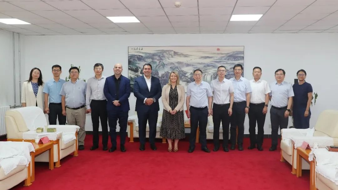 英国伯恩茅茨大学校长ALISON HONOUR到访米兰