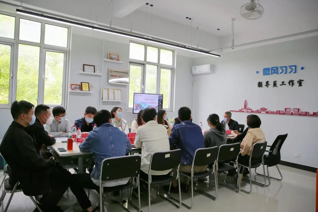 米兰召开学生座谈会