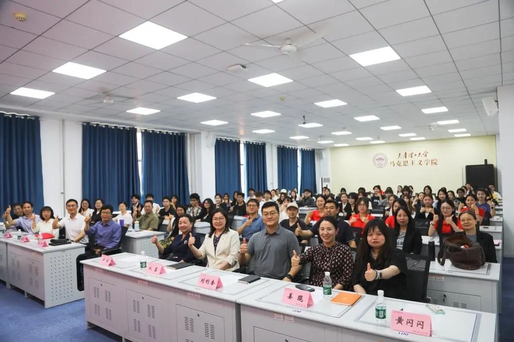 学校举办“勿忘国殇，复兴中华”纪念抗日战争胜利八十周年暨弘扬津派红色文化主题演讲教学展示活动