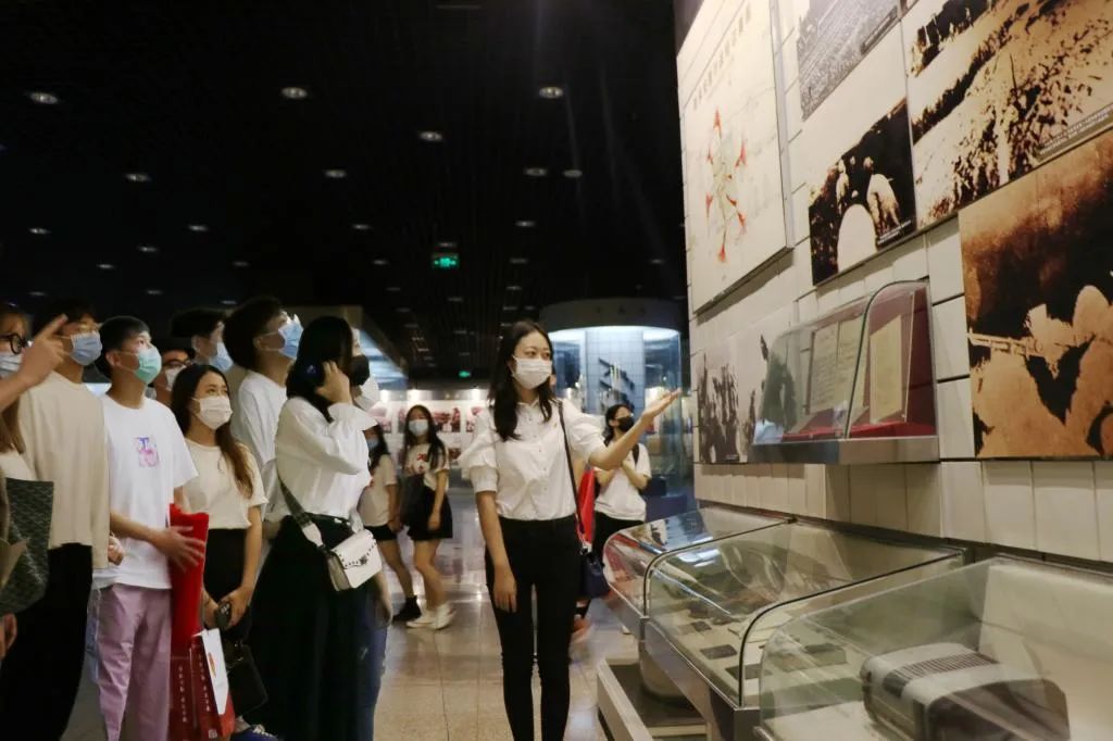 米兰师生开展纪念中国人民抗日战争暨世界反法西斯战争胜利75周年主题团日活动