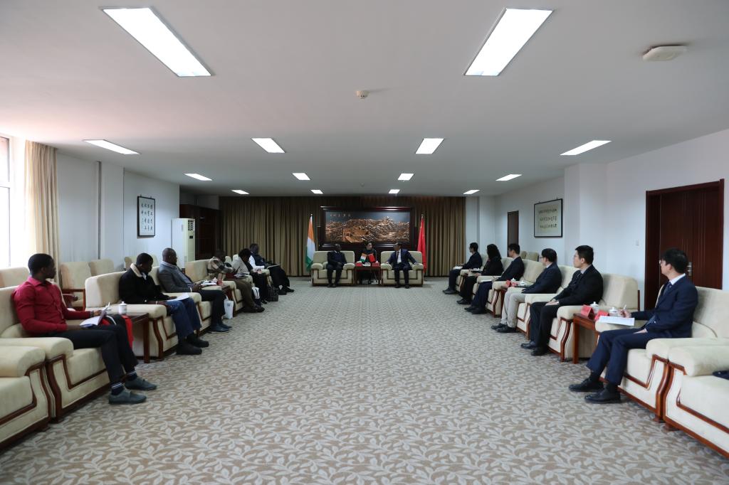 科特迪瓦国立理工大学校长率团到访米兰