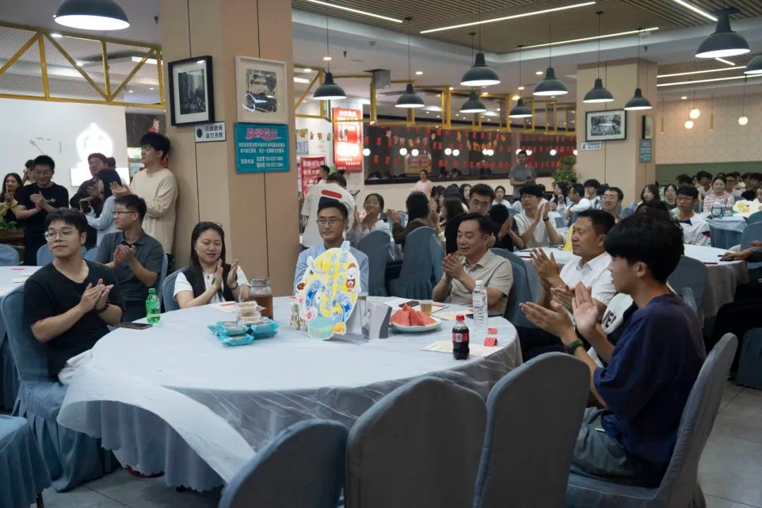 米兰举办“月圆耀米兰 桃李庆华章”中秋联欢会