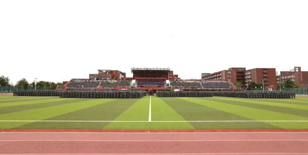 米兰举行2024级本科生军事技能训练成果汇报暨总结表彰大会