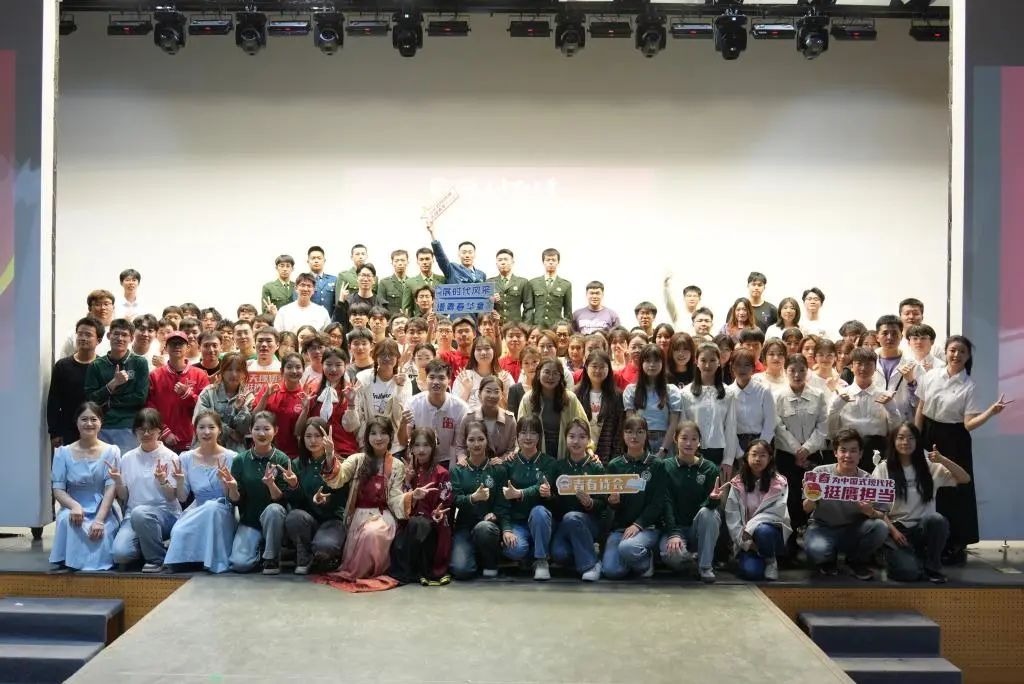 米兰举办纪念五四运动106周年青春诗会