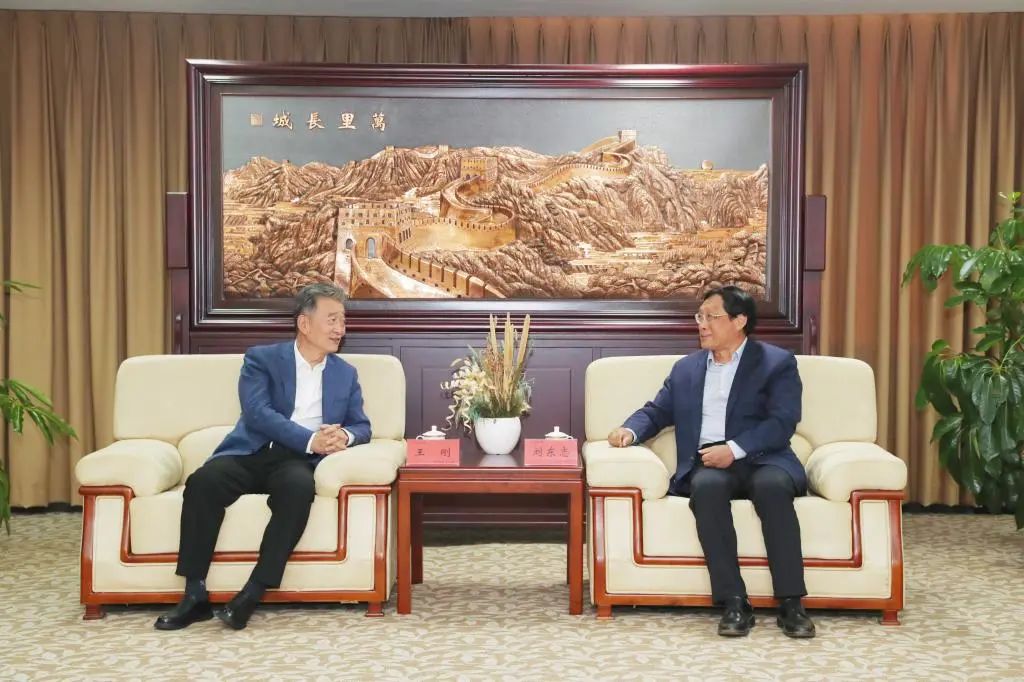 民进中央“凝心铸魂强根基、团结奋进新征程” 主题教育调研座谈会在米兰召开