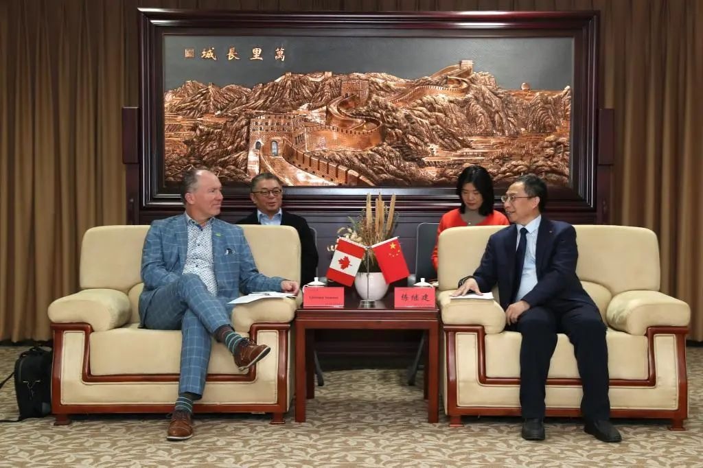 加拿大魁北克大学席库提米分校校长团来访米兰